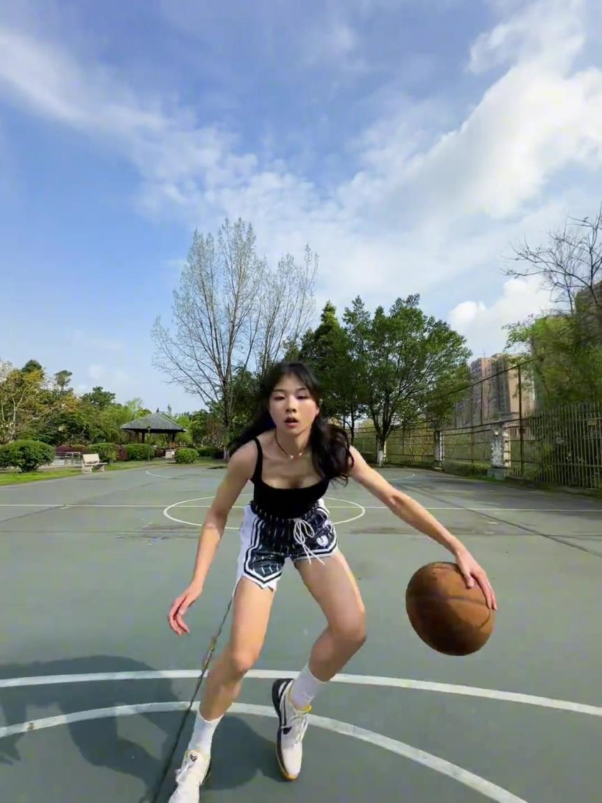 看著有點實力，敢背打我不？